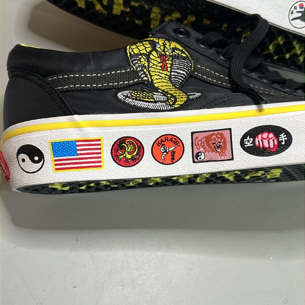 Vans Old Skool Cobra Kai Never Dies low canvas sneakers Men’s 8/Women’s 9.5. NWT - Picture 11 of 16